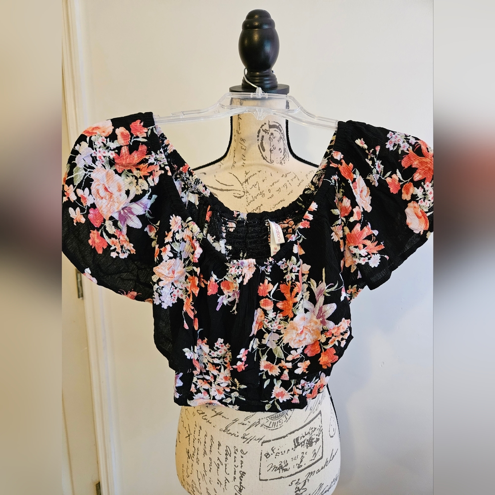 Xhilaration Black Floral Crop Top, elastic body, neck and sleeves  SIze M